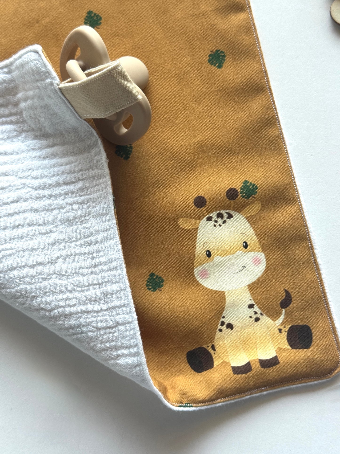 Carré accroche tétine - Girafe (Plusieurs modèles)